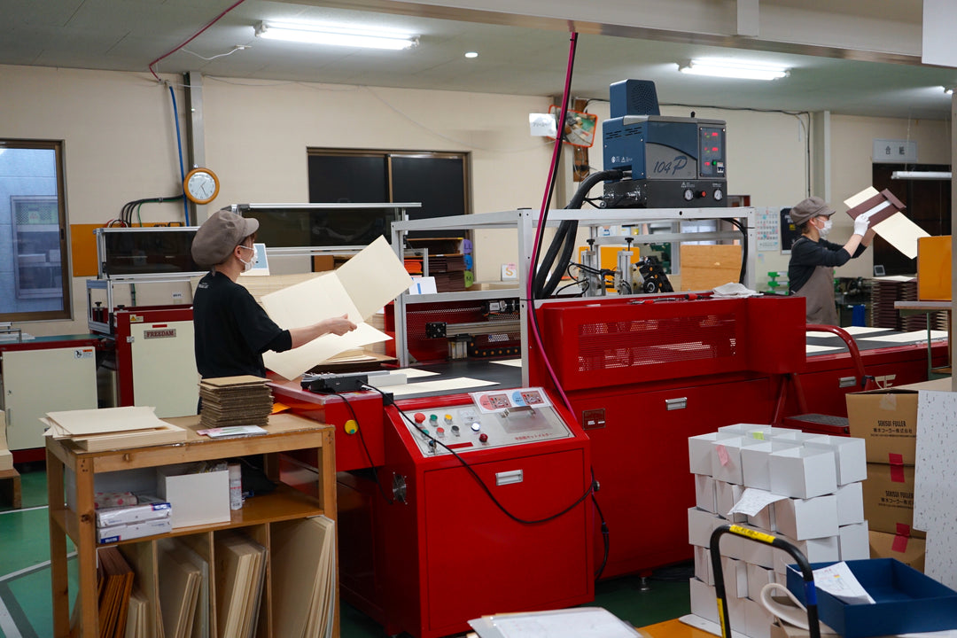 うつわの箱屋さんからはじまった、パッケージメーカー岩㟢紙器の仕事