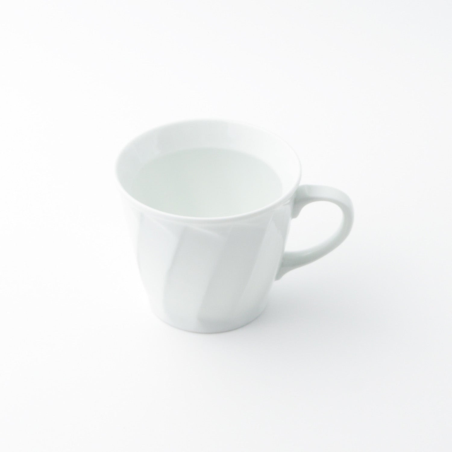 彫刻紋〈白磁〉 マグ 斜め彫 150g - Hasami Life | 波佐見焼の通販サイト